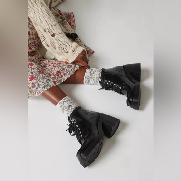 Chunky Vagabond Brooke Heeled Ankle Boots - Picture 2 of 8